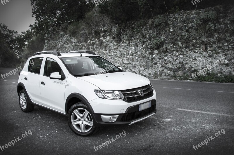 Dacia Sandero Stepway White Machine