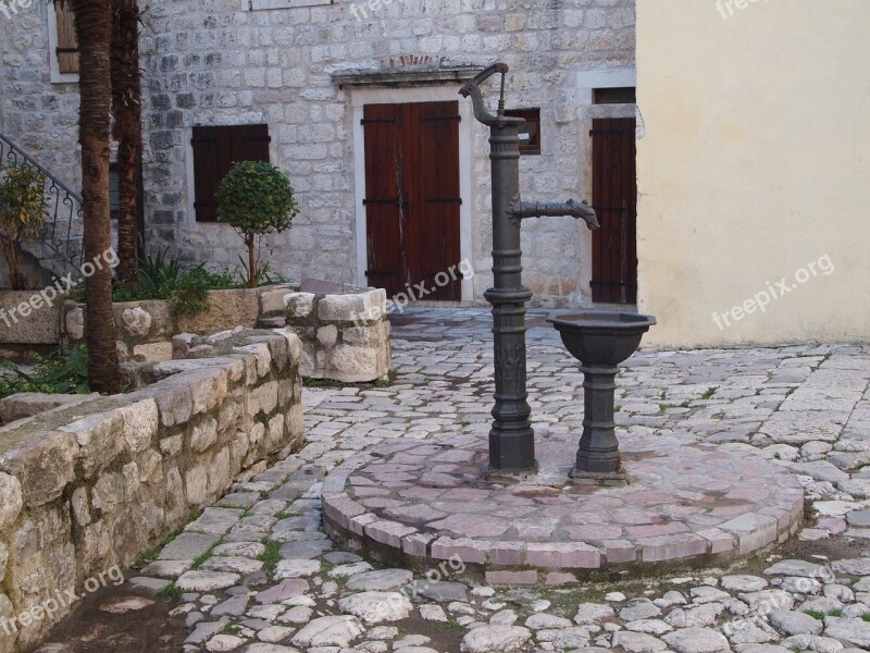 Fountain Traction Mediterranean Hof Building