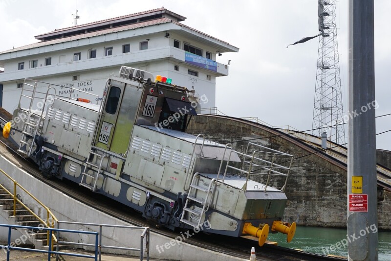 Panama Channel Gatun Lake Work