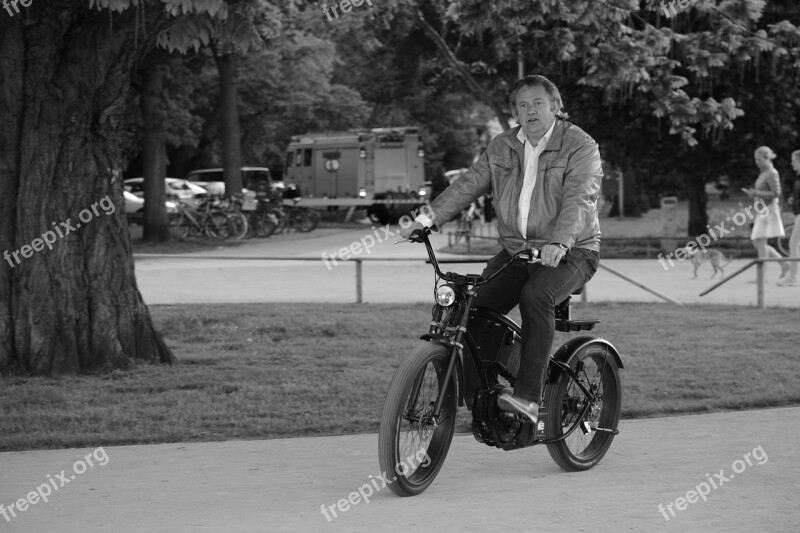 Hamburg Alster Bike Extrovert Outer Alster