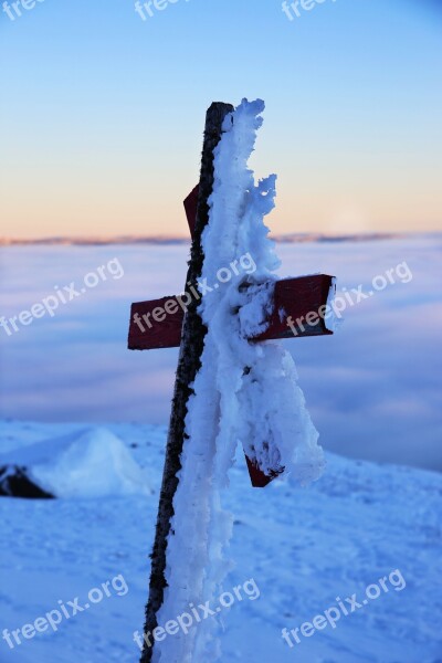 Mountain Point Wood Crosses Thunder Mist