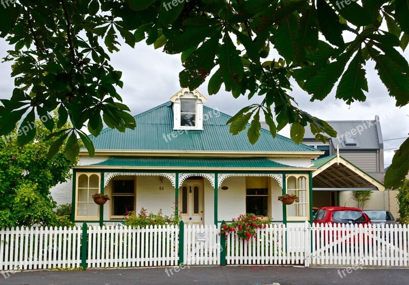 House Classic Colonial Design Front Of House