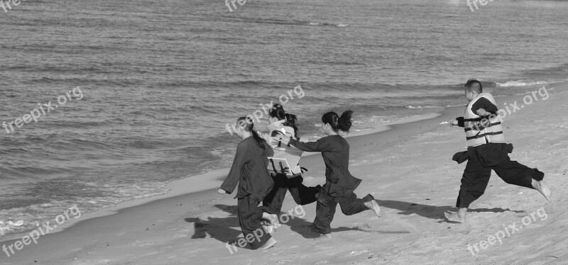 Four Children Nha Trang Beach Nhatrang Fly Black And White Melons