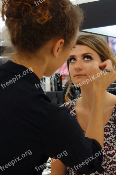 Makeup Model Process Teaching Grad