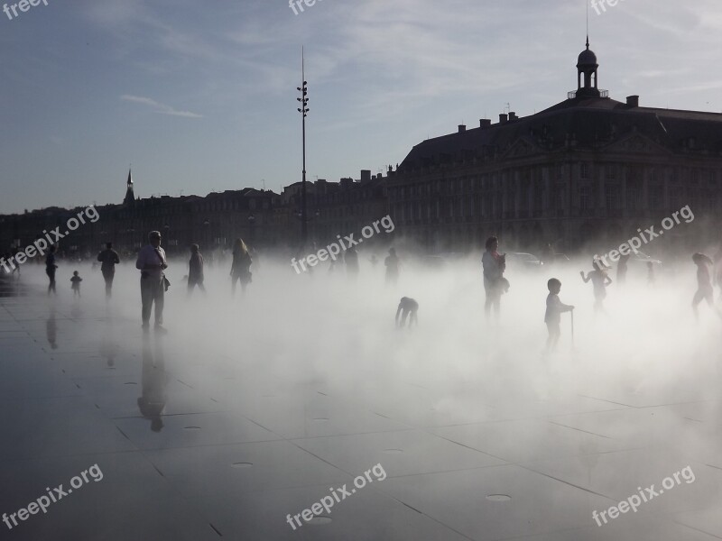 Bordeaux Fountain Mist Water People