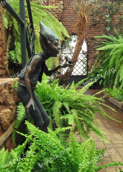 Garden Elves Frog Fantasy Statue