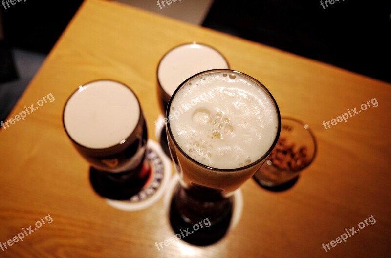 Beer Pub Table Foam Glasses