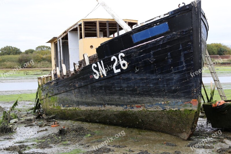 Boat Wreck Abandoned Beached Sea