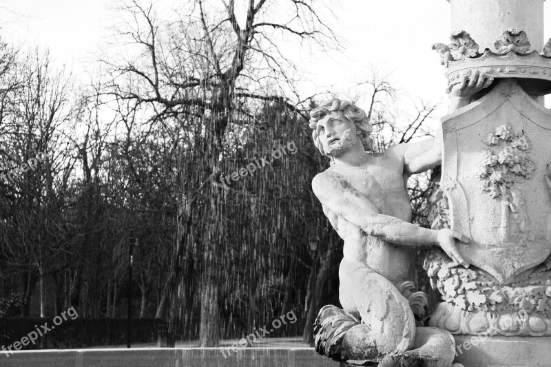 Fontana Statue Triton Spain Madrid