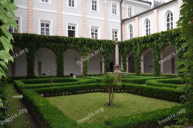 Innsbruck Tyrol Hofkirche Tomb Of Emperor Of Maximilian Courtyard