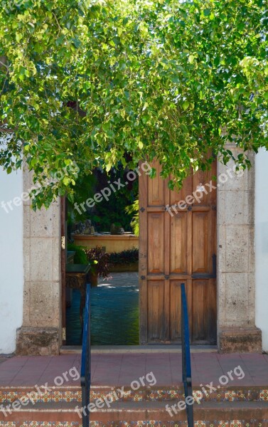 Door Colonial Facade Poplars Mexico