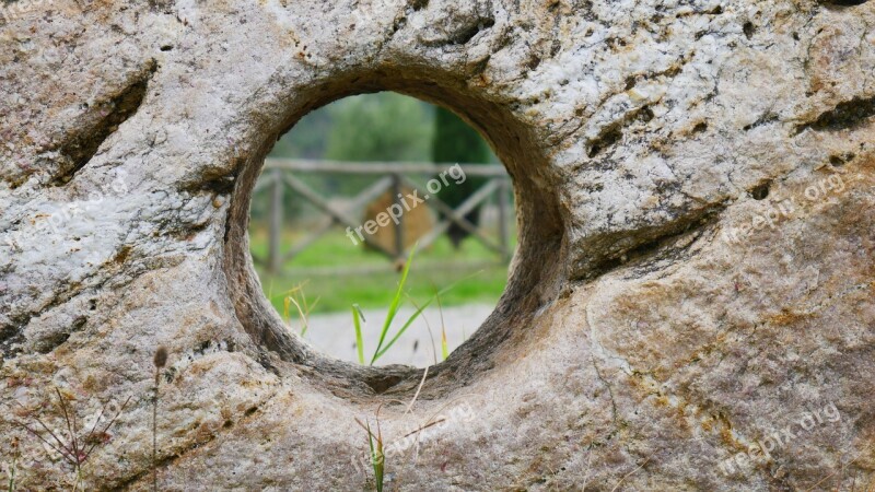 Stone By Looking Perspective Wall Opening