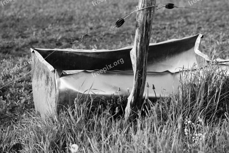 Black White Kar Drink Trough Old