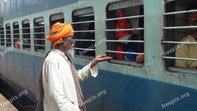 Beggers Indian Railway India Poor Man