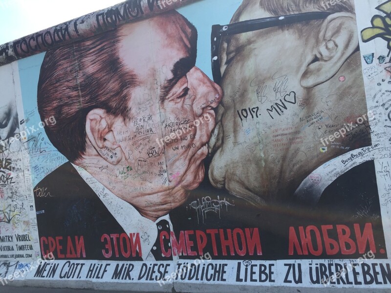 Kiss Berlin Wall The Berlin Wall Presidents