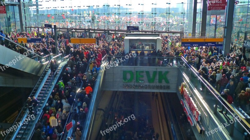 Demonstration Crowd Ttip Berlin Berlin Hbf