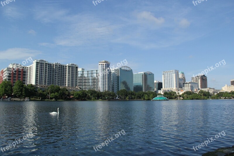 Orlando Eola Swan Water Lake