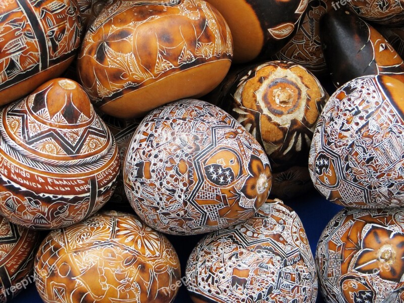 Colombia Calabashes Market Engraving Decoration