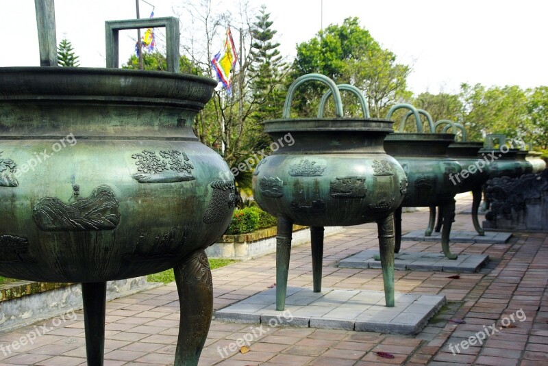 Viet Nam Booed Cauldron Bronze Palace