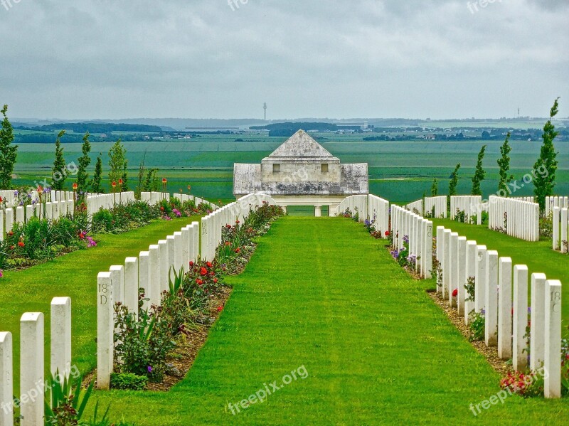 Gravestones Soldiers Memorial Military Cemetery