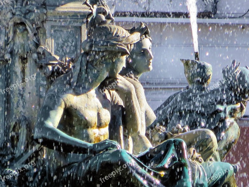 Lisbon Place Fountain Statues Water Jet