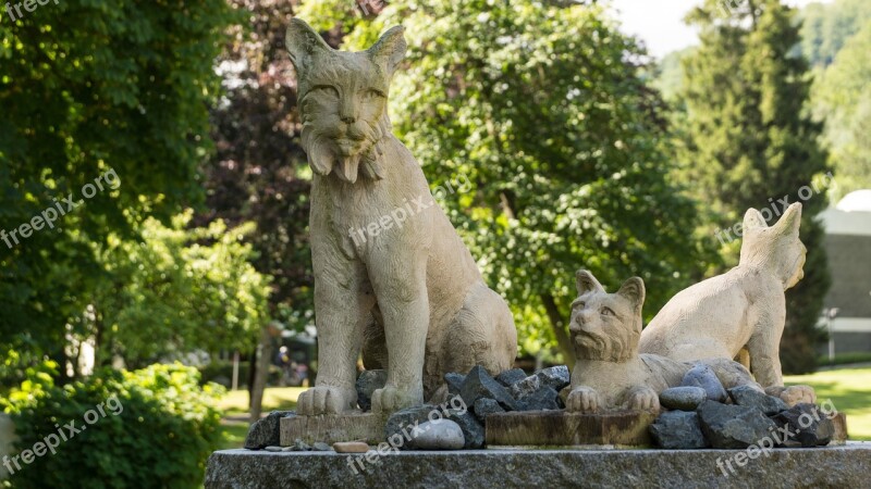 Lynx Statue Family Young Animal