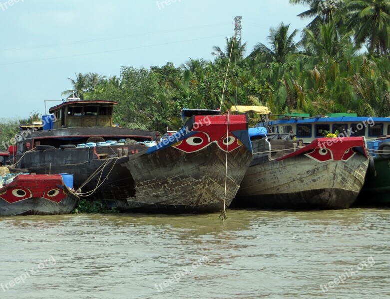 Viet Nam Mekong Barges Navigation Red Eye