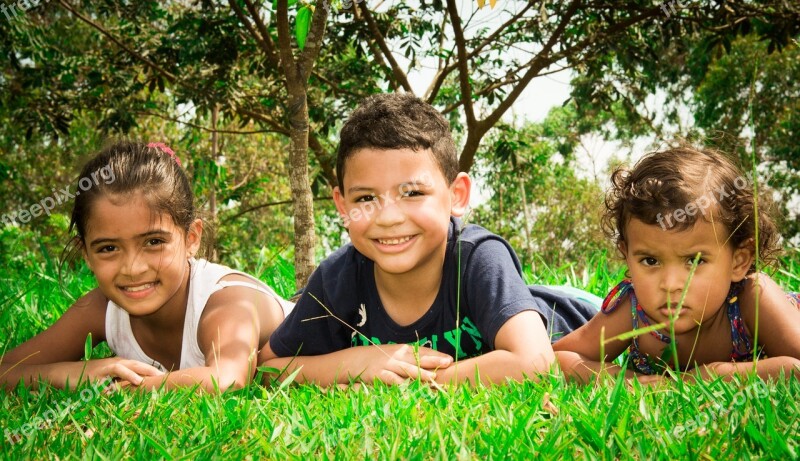 Sodding Park Children Lying In The Grass Free Photos