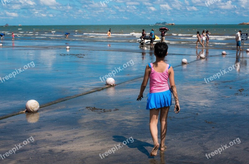 Girls Beach Blue Sky White Cloud Sunny Days