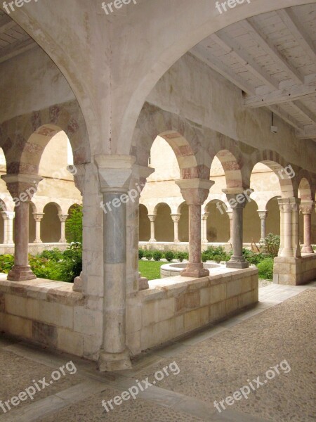 Saint-génis-des-fontaines Abbey Cloister Benedictine Pyrénées-orientales