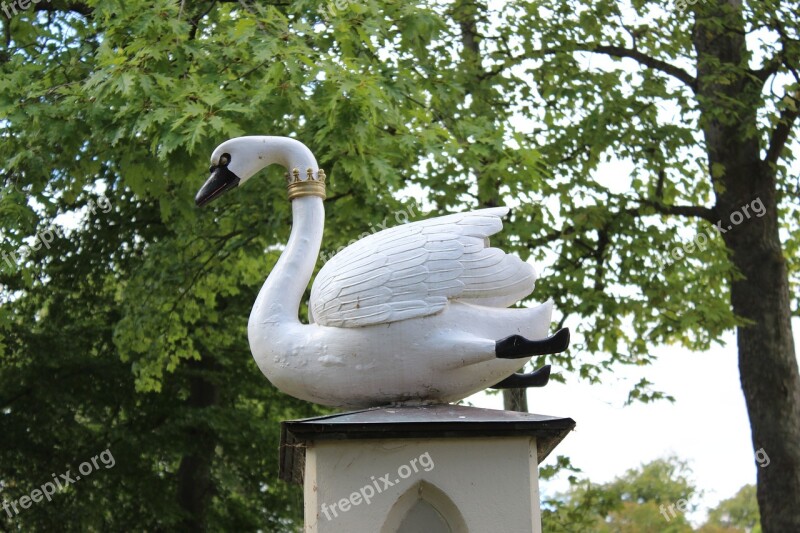 Doberan Swan Sculpture White Foundation