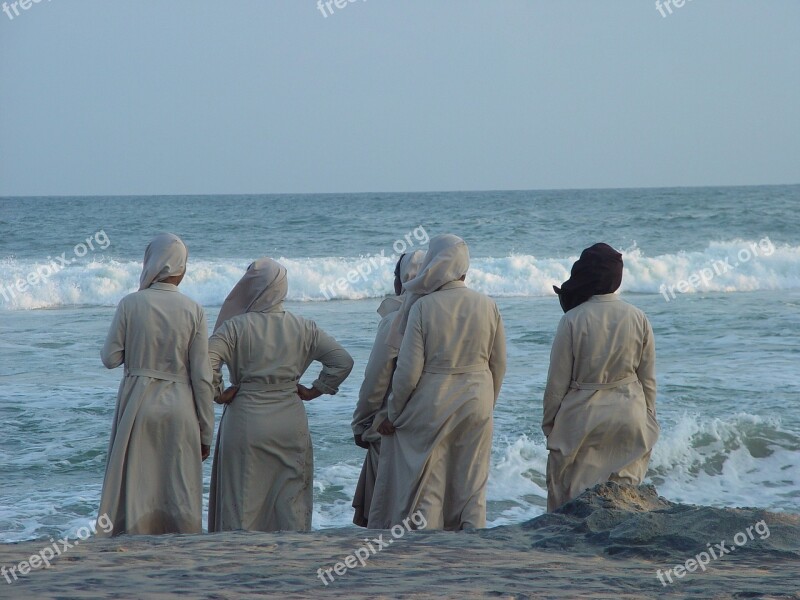 India Nuns Sea Believe Religion