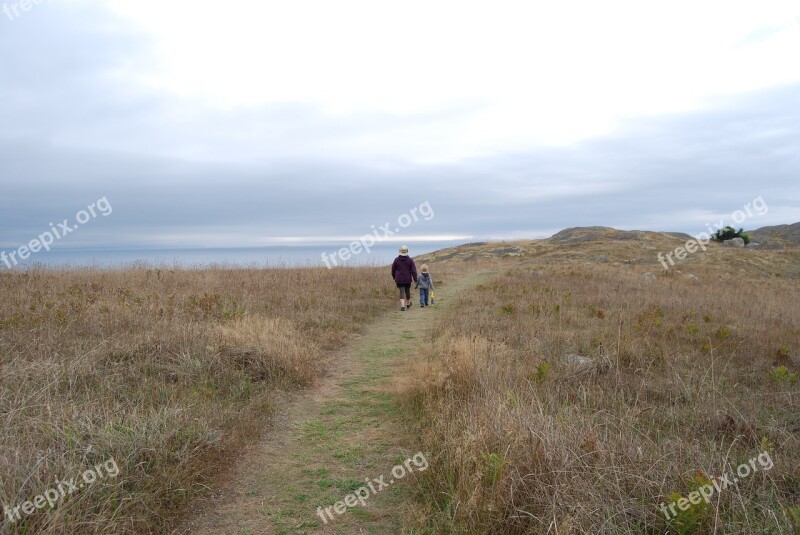 Walk Mother And Child Disappear Distance Horizon