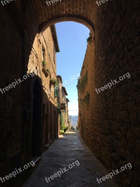 Tuscany Shadow Lane Street Pierre