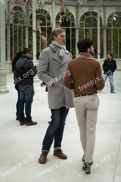 Exhibition Couple Posture Last Fashion