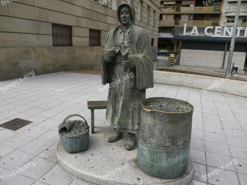 Castiñeira Statue Women Bronze Ourense