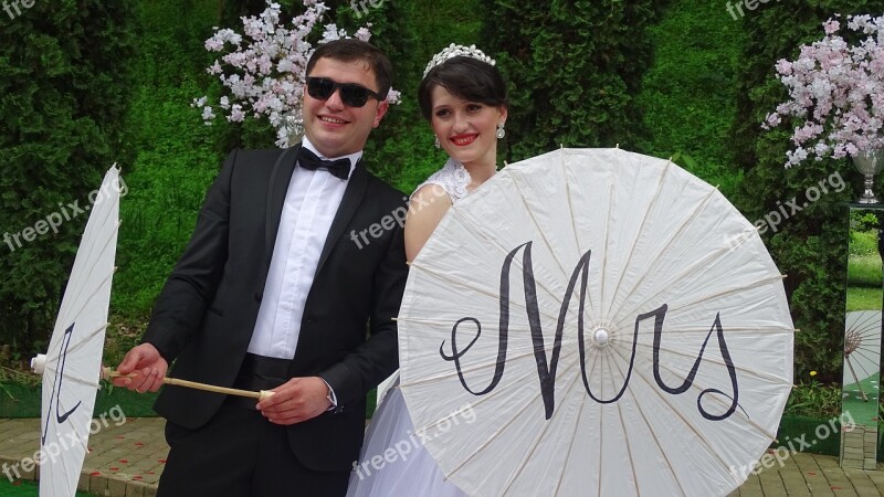 Bride And Groom Wedding Umbrella Free Photos