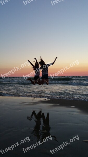 Best Friends Sunset Beach Jumping Cheer