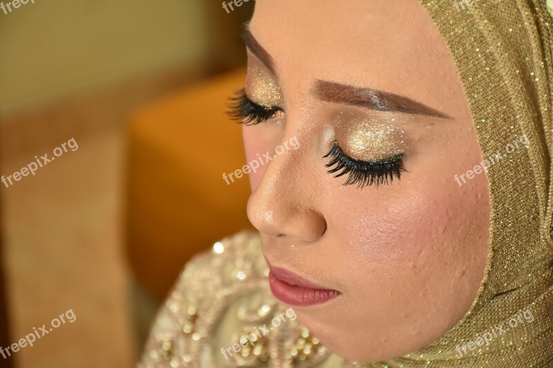 Bride Make Up Reception Face Zoom