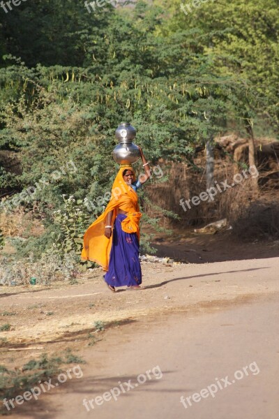 India Woman Saree Worker Poor