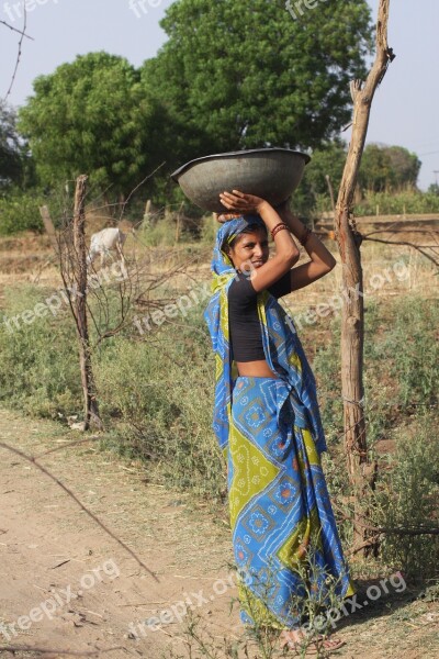 India Woman Saree Worker Poor