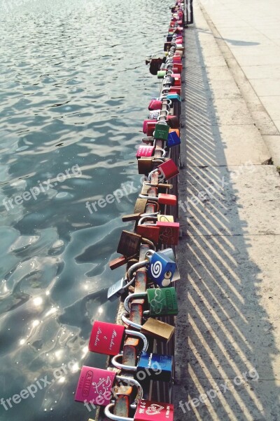 Castles Grid Bridge Padlock Love