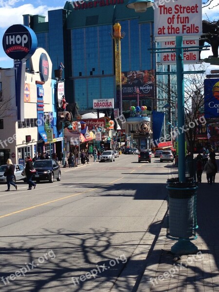 Niagara City Tourism Busy Streets