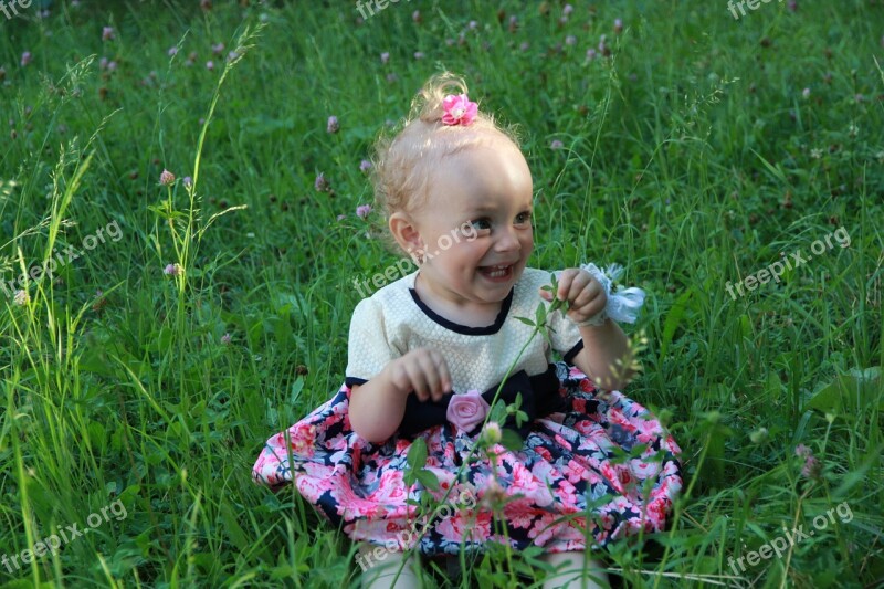 Child Happy Innocence Girlie Grass