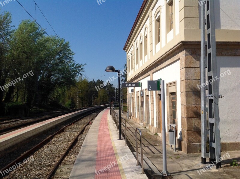 Station Via Railway Tracks Platform