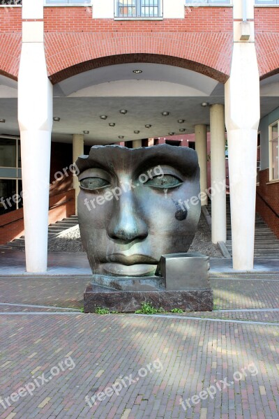 Sculpture The Hague Center Face Walker