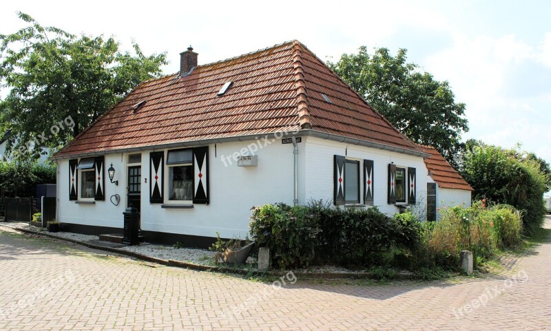 Batenburg Village Cottage White House