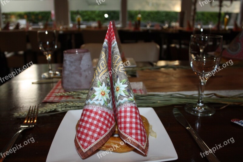 Table Decorations Oktoberfest Napkin Plate Pretzel Free Photos