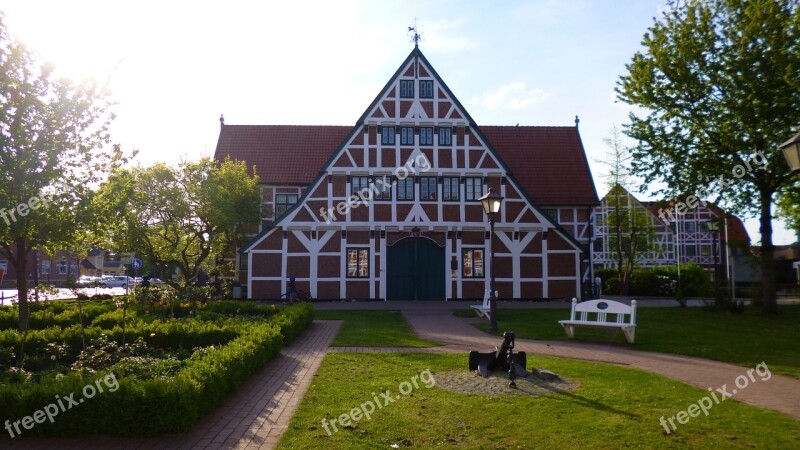 Farmhouse Old Country House Architecture Truss