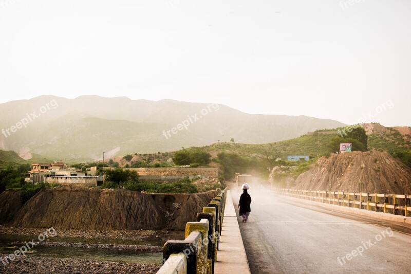 Women Labor Khanpur Pakistan Bridge